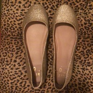 Gold Glitter Flat size 10